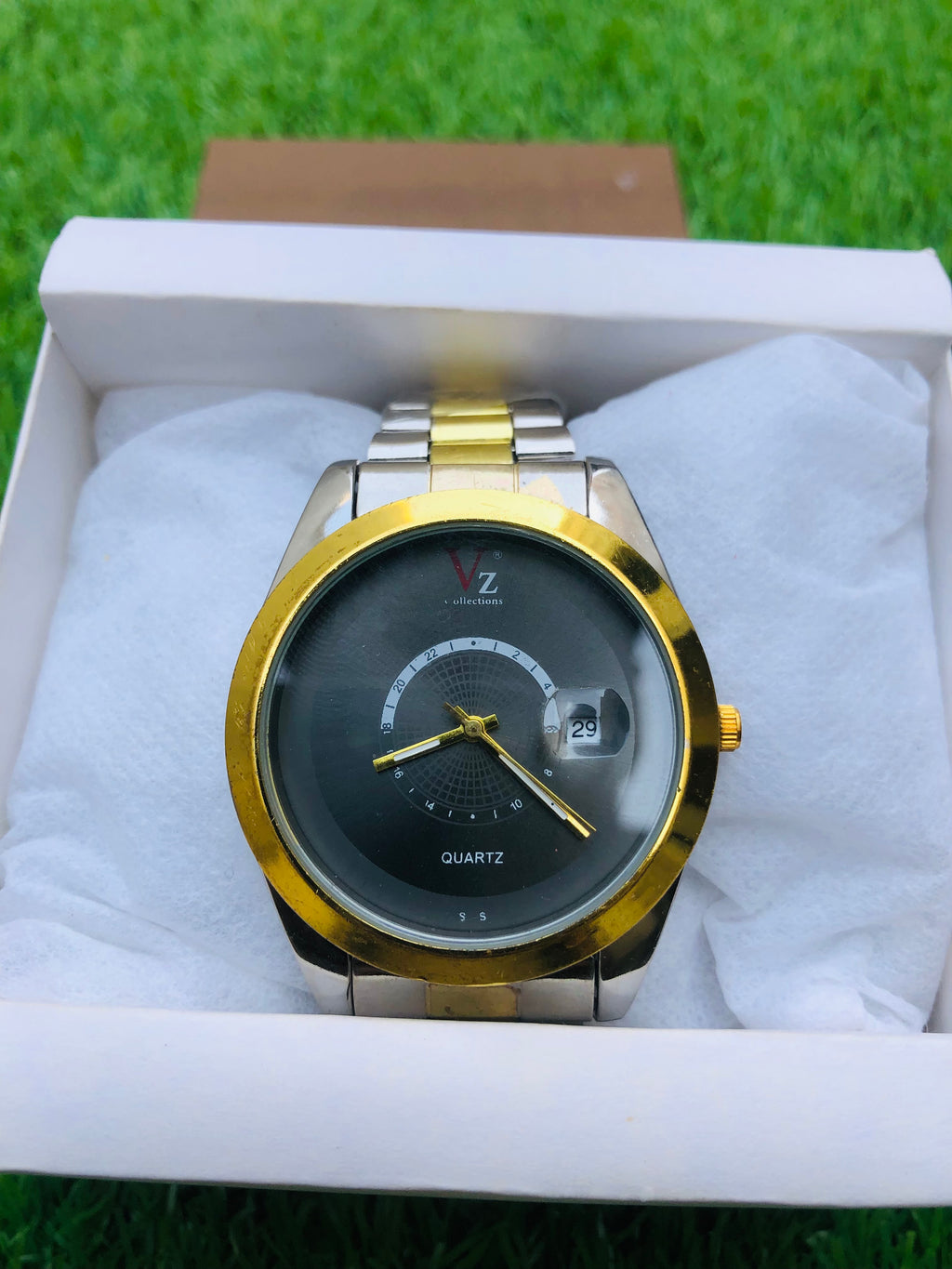 VZ Collections Men's Golden Tone Analog Quartz Watch with Patterned Dial Date Dial