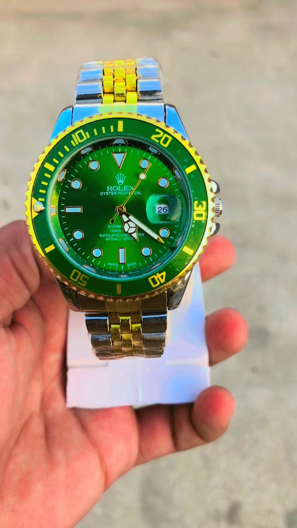 New Luxury Day Date Quartz Watch Fashion and Business Stainless Steel