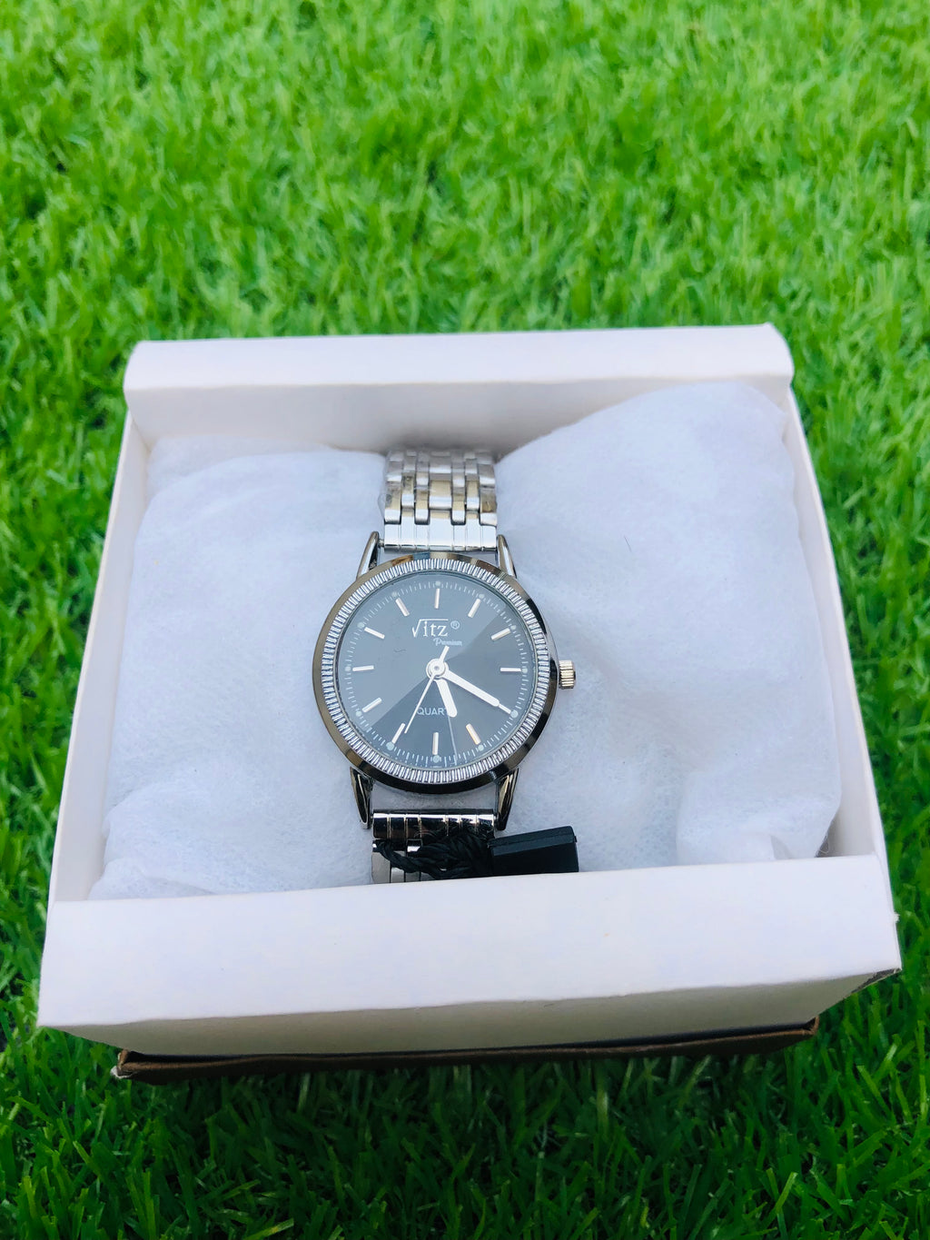 VZ Collections Girl's Silver Tone Analog Quartz Watch with Patterned Dial