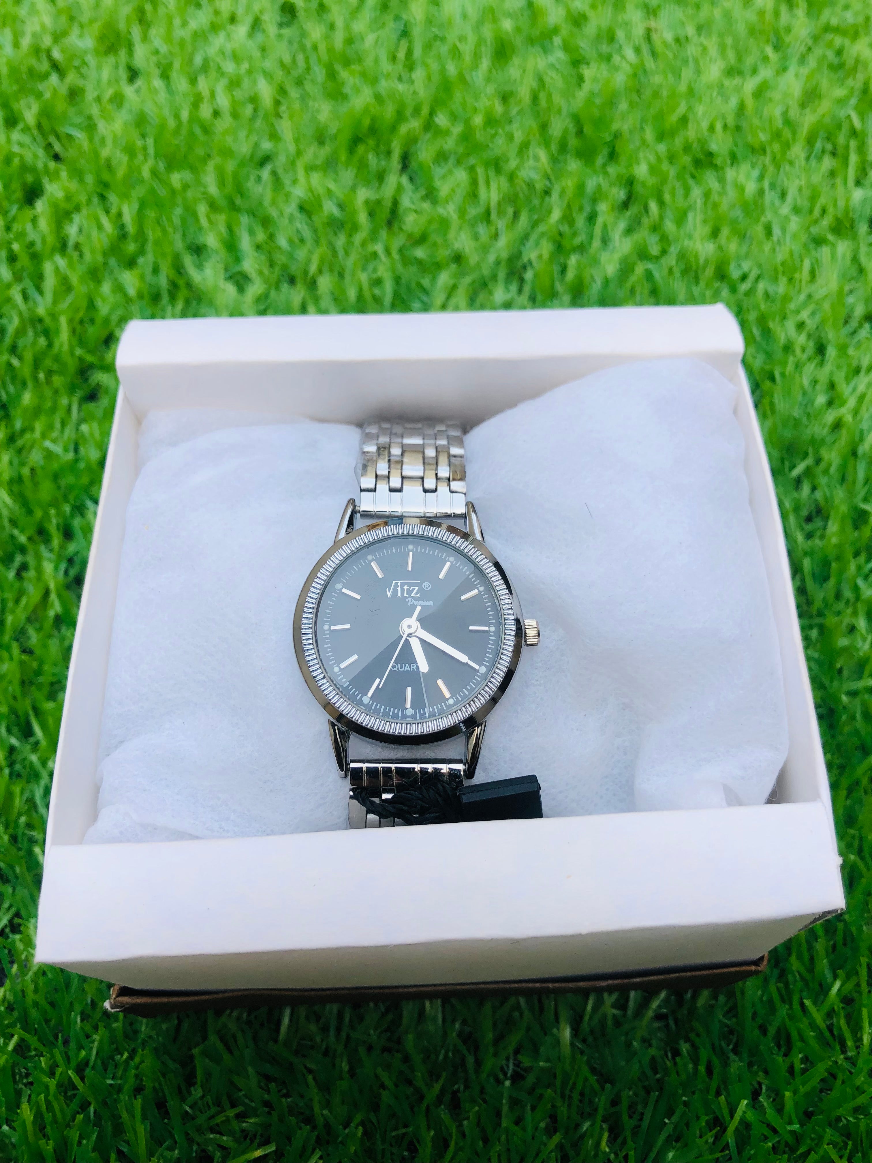 VZ Collections Girl's Silver Tone Analog Quartz Watch with Patterned Dial